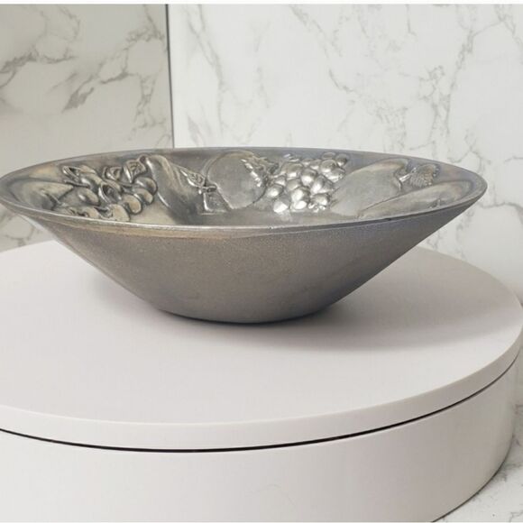 VINTAGE WILTON COMPANY Pewter Fruit Embossed Serving Bowl Home Decor - Picture 2 of 9